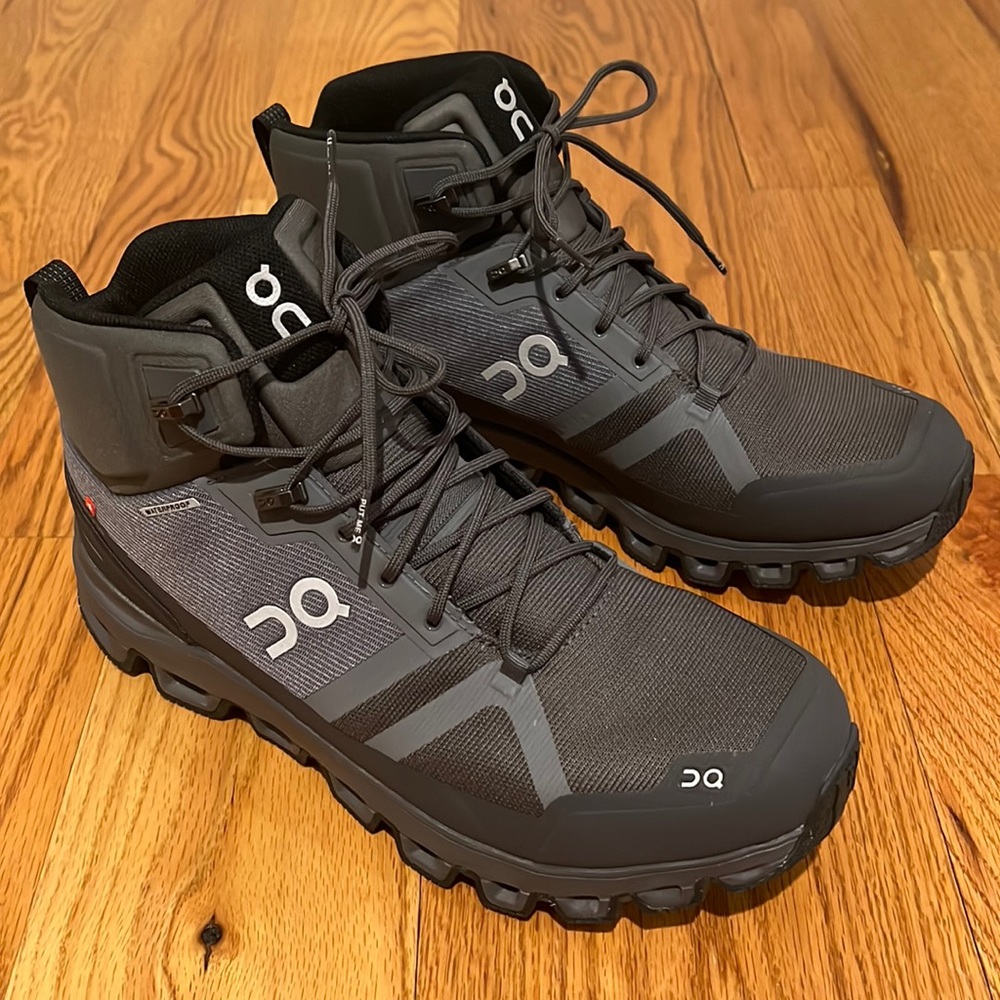 On Cloud Waterproof Boots w/Cloudtec
